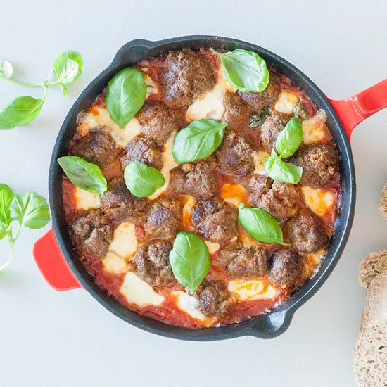 Recipe: Oven baked meatballs in tomato sauce and mozzarella