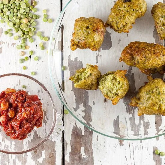 Recipe: Phulauri with sweet tomato chutney