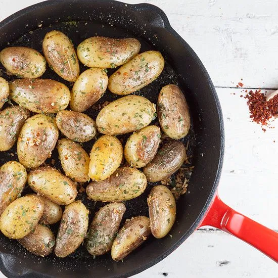 Recipe: Pan-roasted garlic potatoes