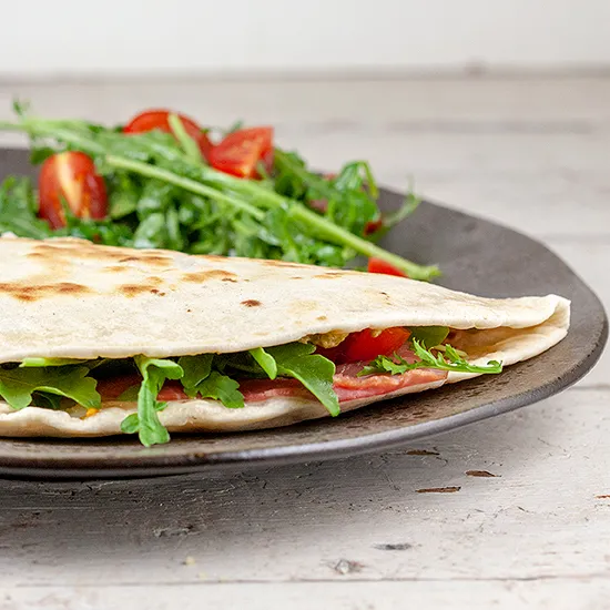 Recipe: Piadina with ham and mozzarella