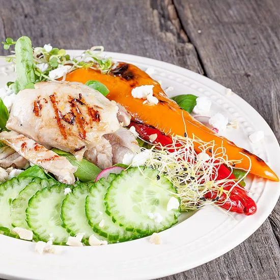 Recipe: Butter lettuce salad with chicken thighs