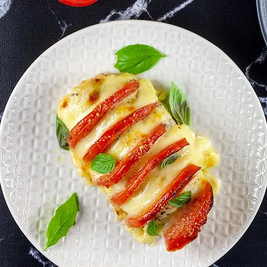 Recipe: Oven-baked chicken caprese