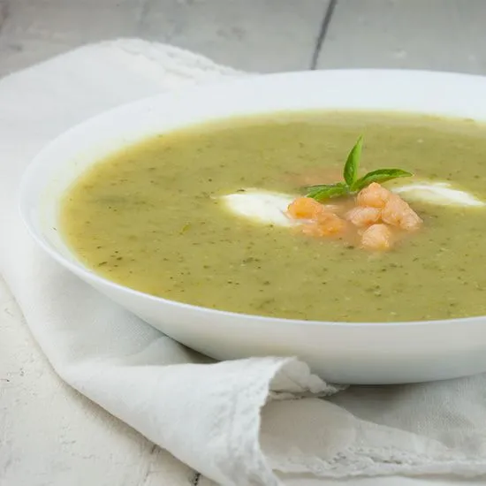 Recipe: Easy zucchini soup with shrimps