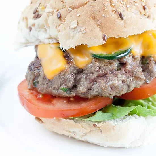 Recipe: Spicy Jalapeño cheddar burger