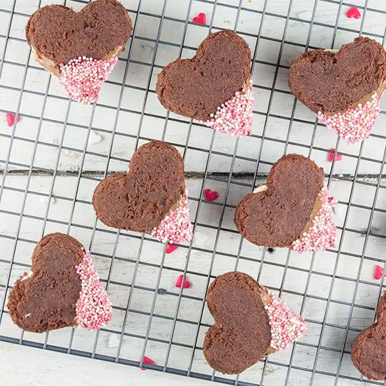 Recipe: Valentine's day chocolate dip cookies