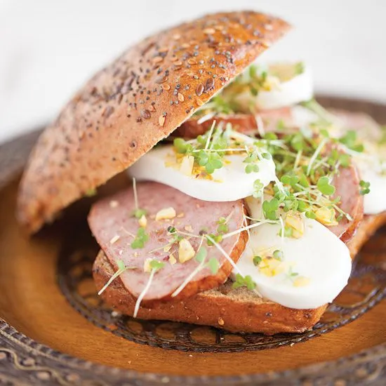 Recipe: Mozzarella grilled beef sandwich