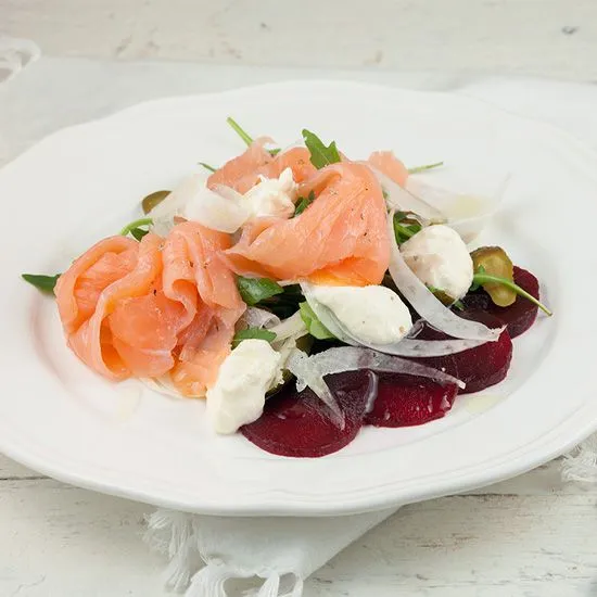 Recipe: Smoked salmon salad with horseradish crème fraîche