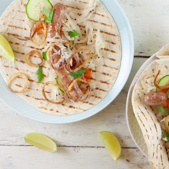 Recipe: Tortillas with sausages, white cabbage and crispy onions