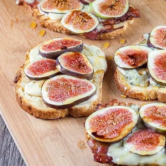 Recipe: Figs, bacon and blue cheese grilled sandwich