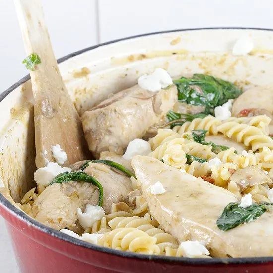 Recipe: Creamy chicken pesto pasta