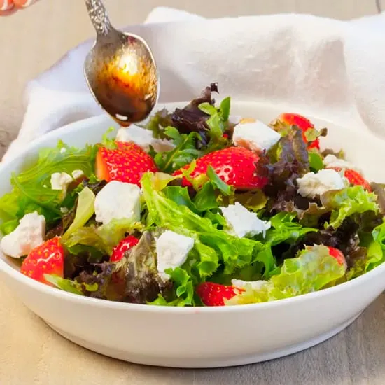 Recipe: Strawberry and goat cheese salad