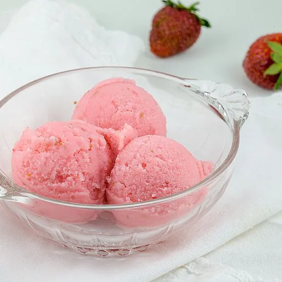 Recipe: Strawberry buttermilk ice cream