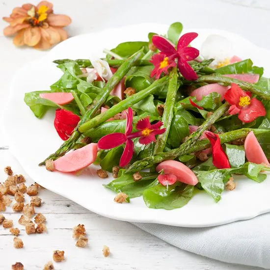 Recipe: Green asparagus salad with edible flowers