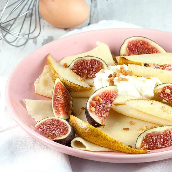 Recipe: Crepes with figs and pears