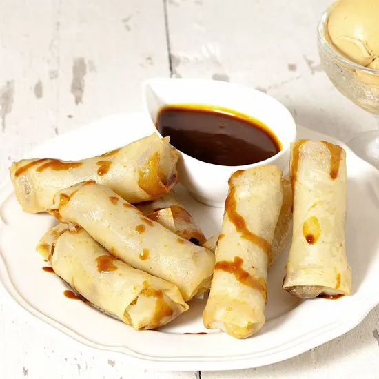 Recipe: Banana spring rolls with caramel sauce