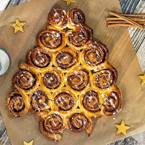 Recipe: Cinnamon roll Christmas tree