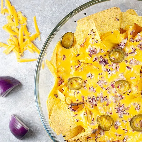 Recipe: Baked nachos with cheese sauce