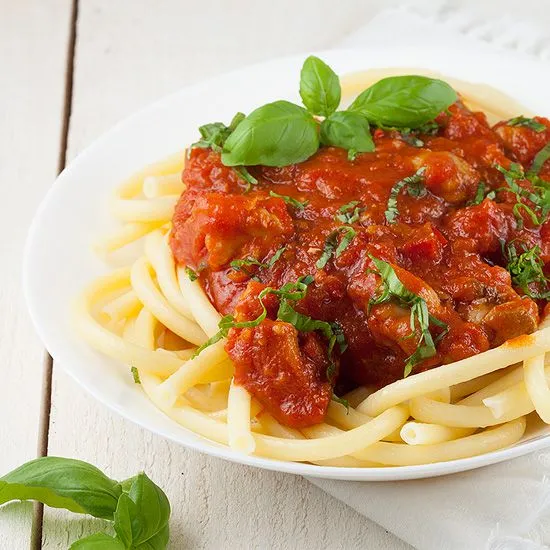 Recipe: Spicy tomato and chicken thighs pasta