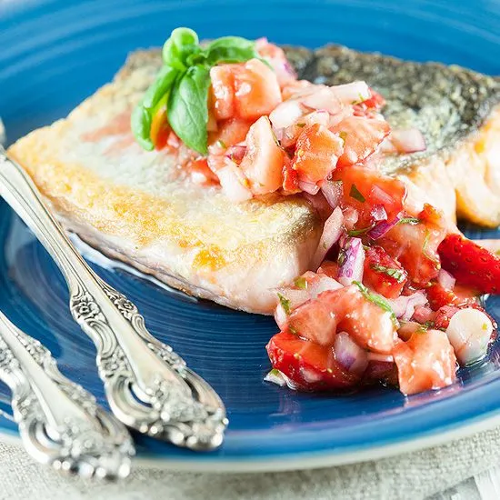 Recipe: Baked salmon with strawberry salsa