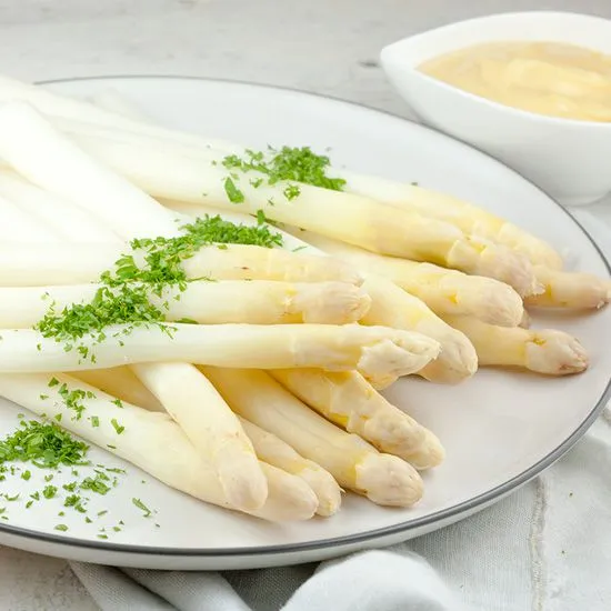 Recipe: White asparagus with cold French mousseline sauce