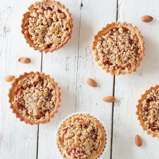 Recipe: Mini crumble plum tarts
