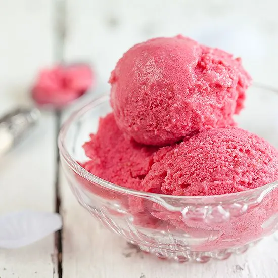 Recipe: Raspberry frozen yoghurt
