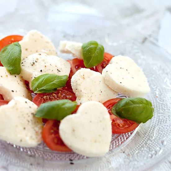 Recipe: Insalata caprese (Italian mozzarella, tomato and basil salad)