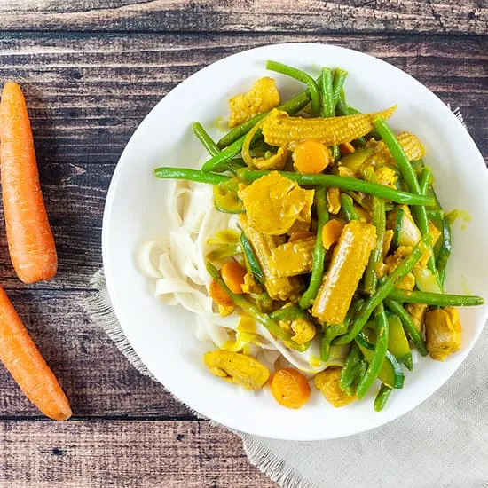 Recipe: Stir-fried chicken in turmeric-coconut sauce