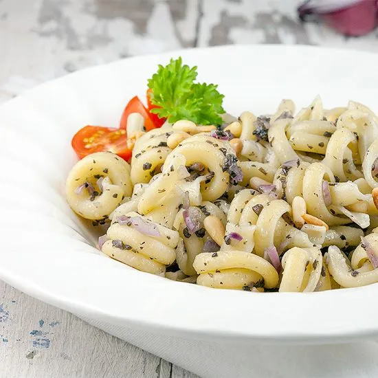 Recipe: Pasta with truffle and red onion