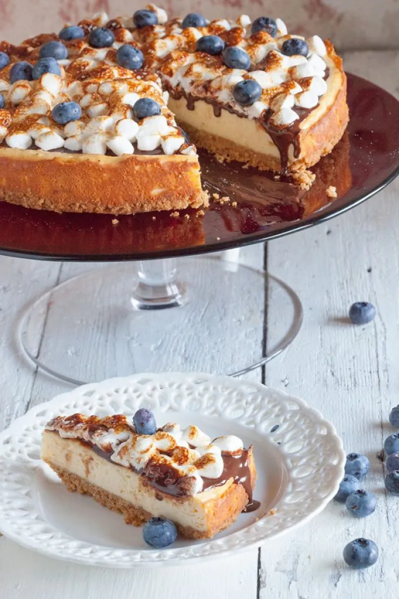 Marshmallow and chocolate cheesecake