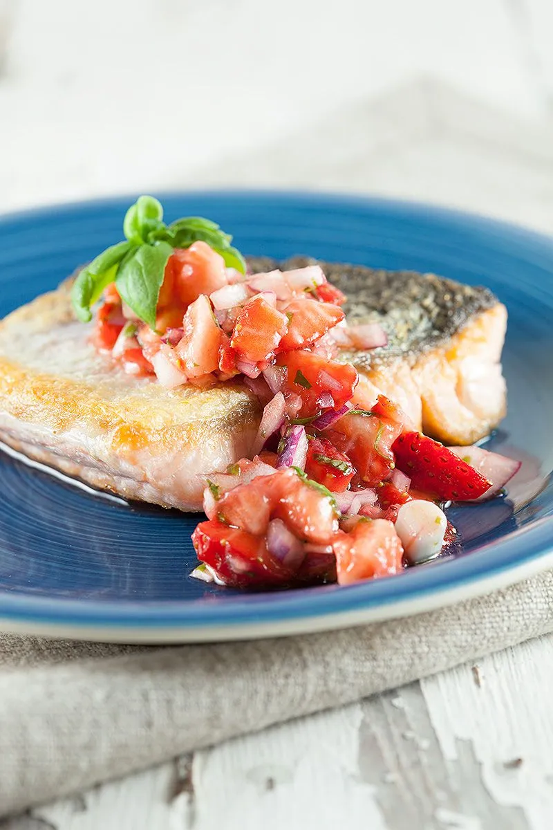 Baked salmon with strawberry salsa