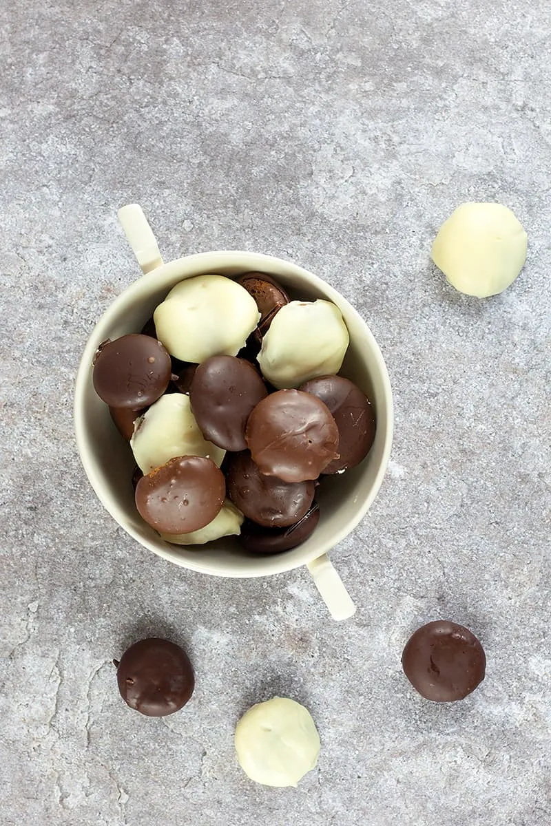 Dutch chocolate pepernoten biscuits