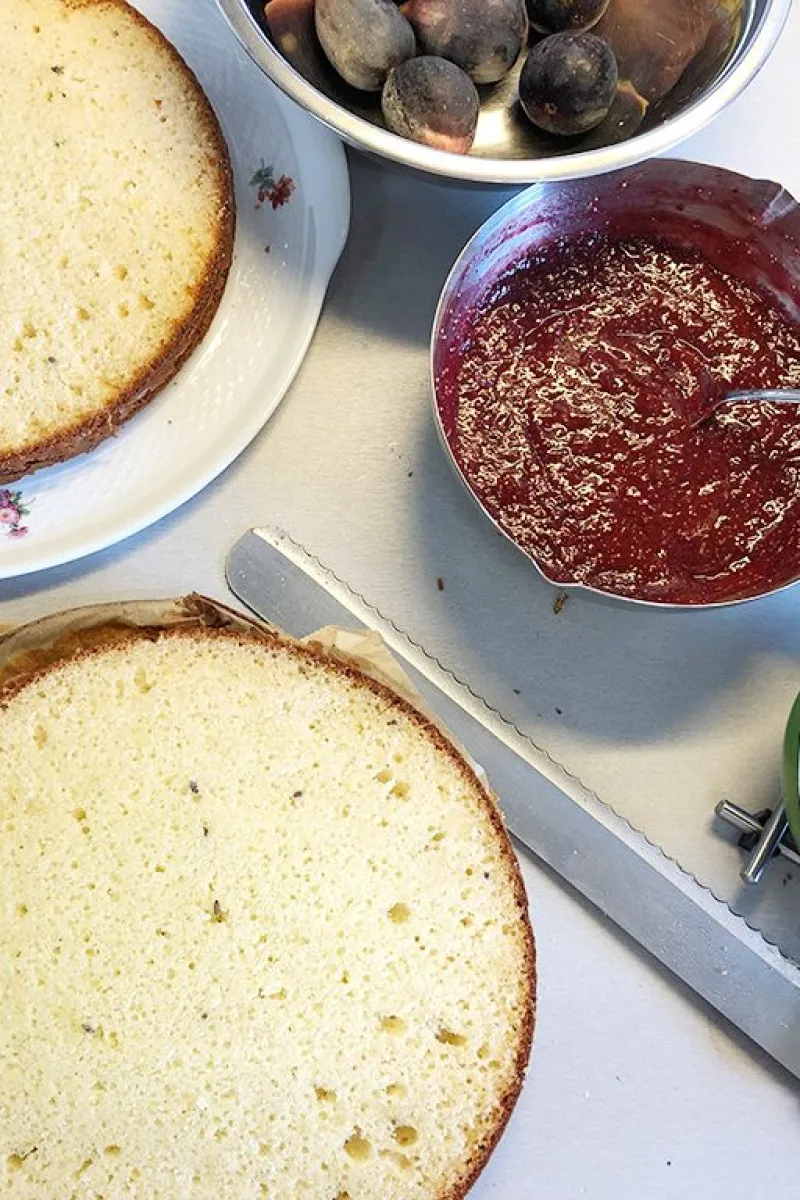 Making of the olive oil cake with mascarpone and figs