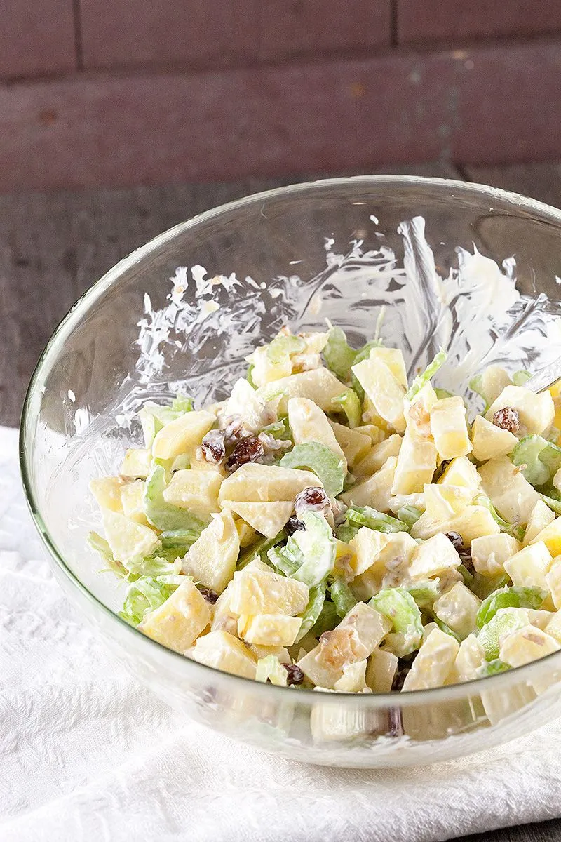 Crunchy apple salad