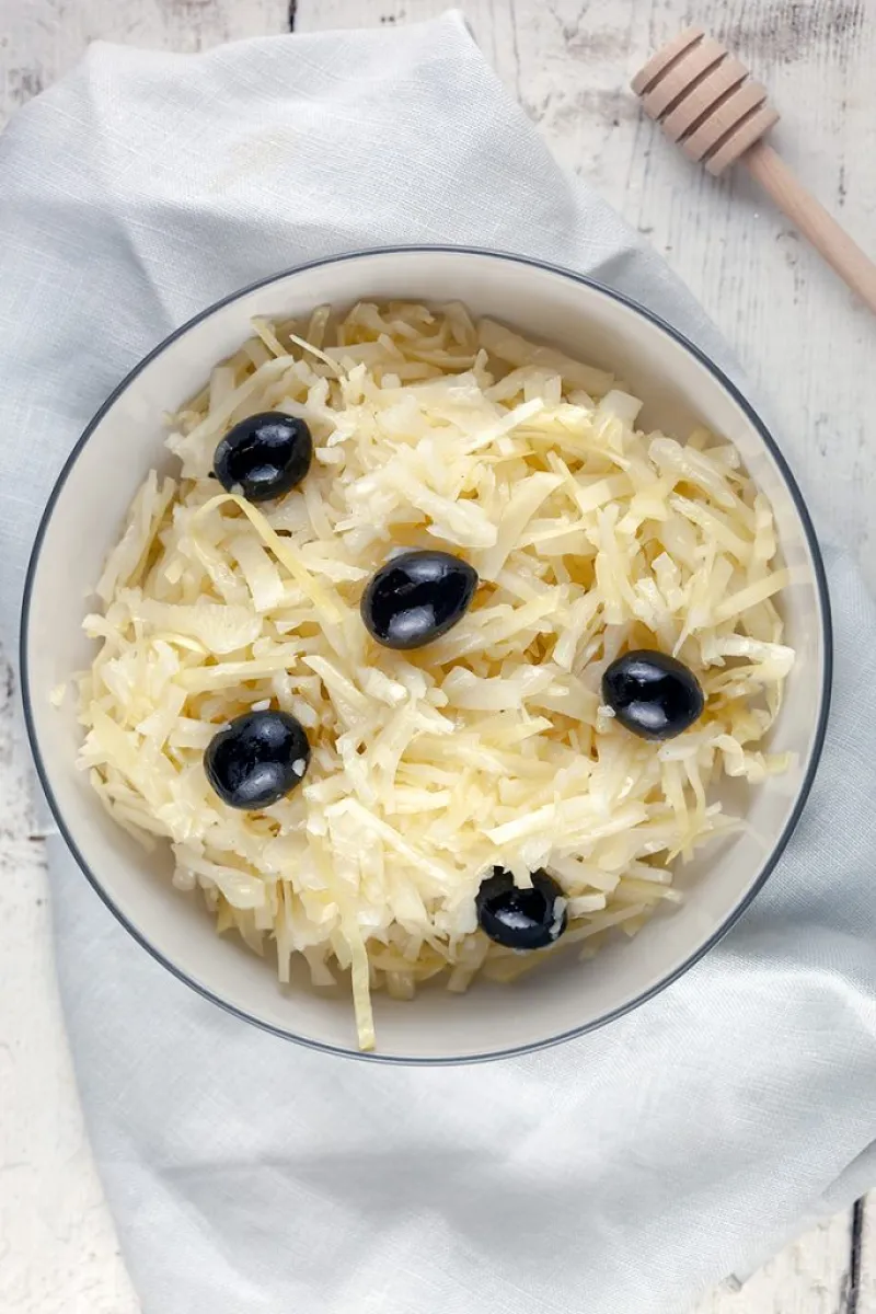 Greek cabbage salad
