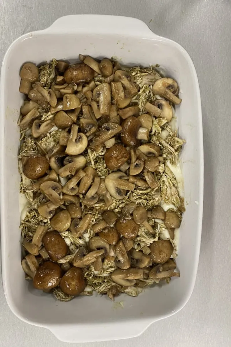 Mushroom and chicken pesto lasagne - step 5