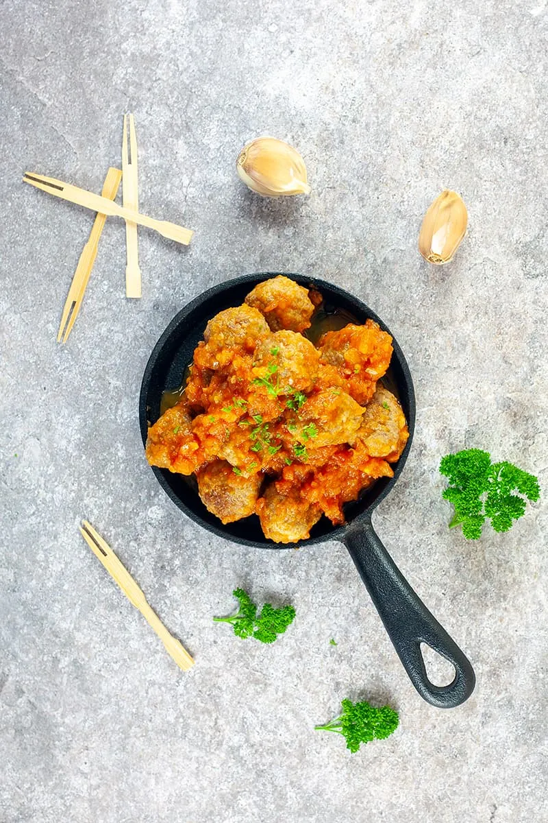 Albóndigas in tomato sauce