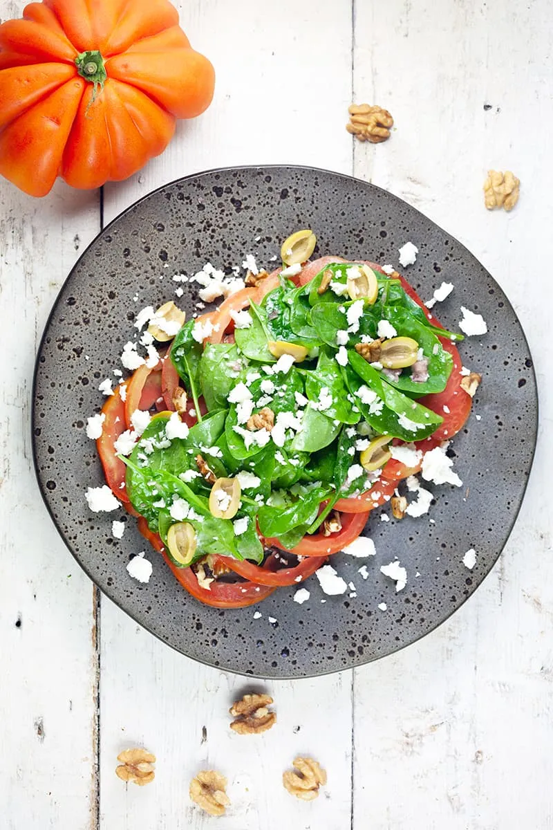 Tomato spinach salad
