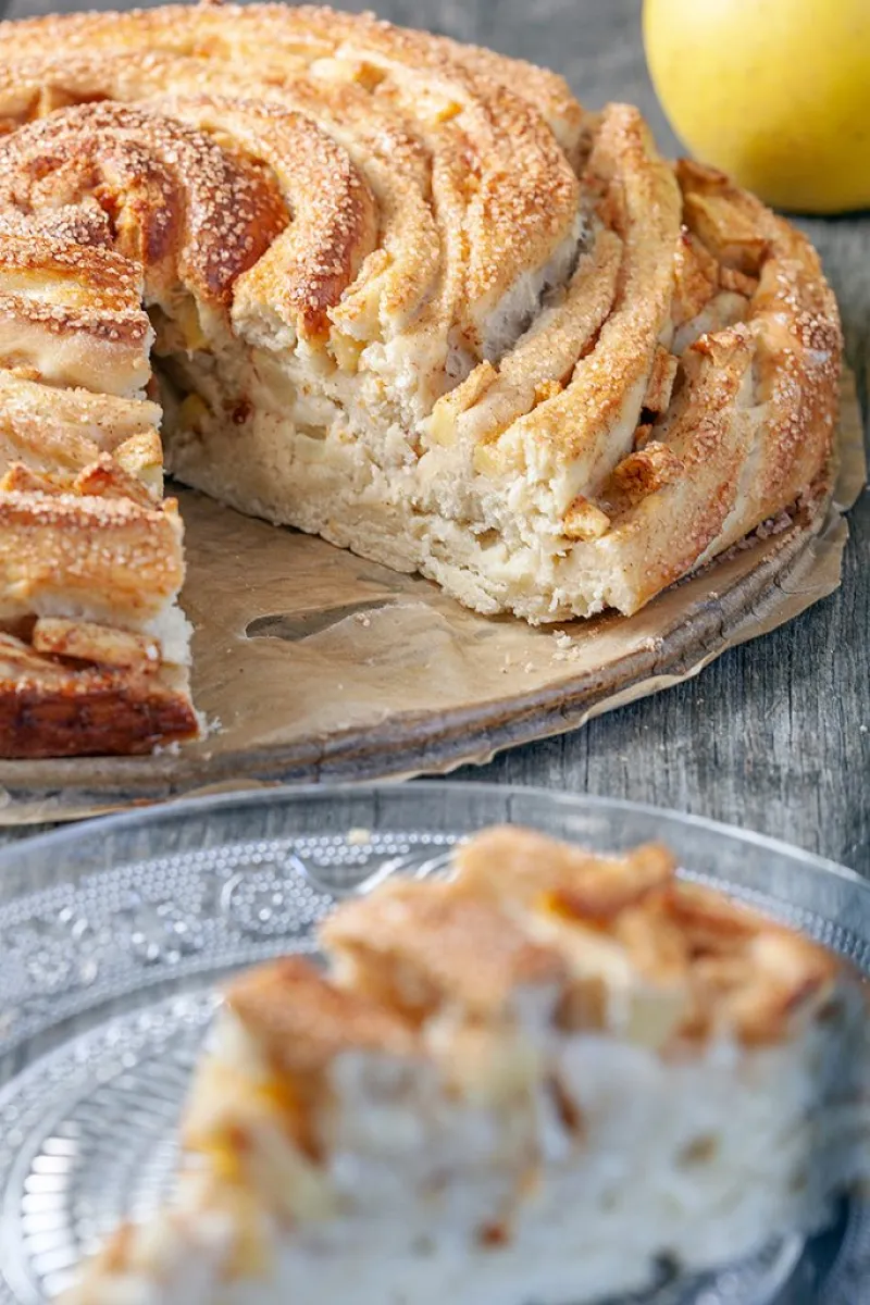 Apple brioche
