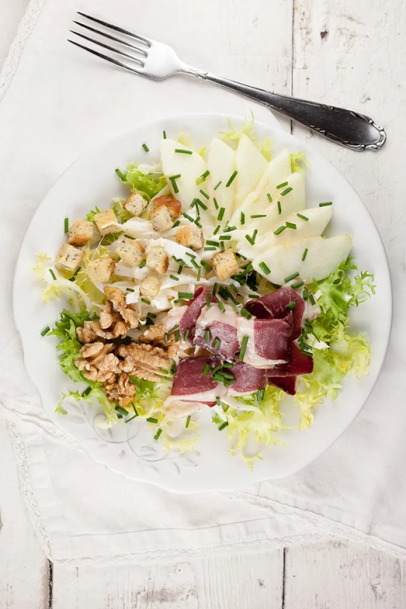 Smoked duck salad with walnuts