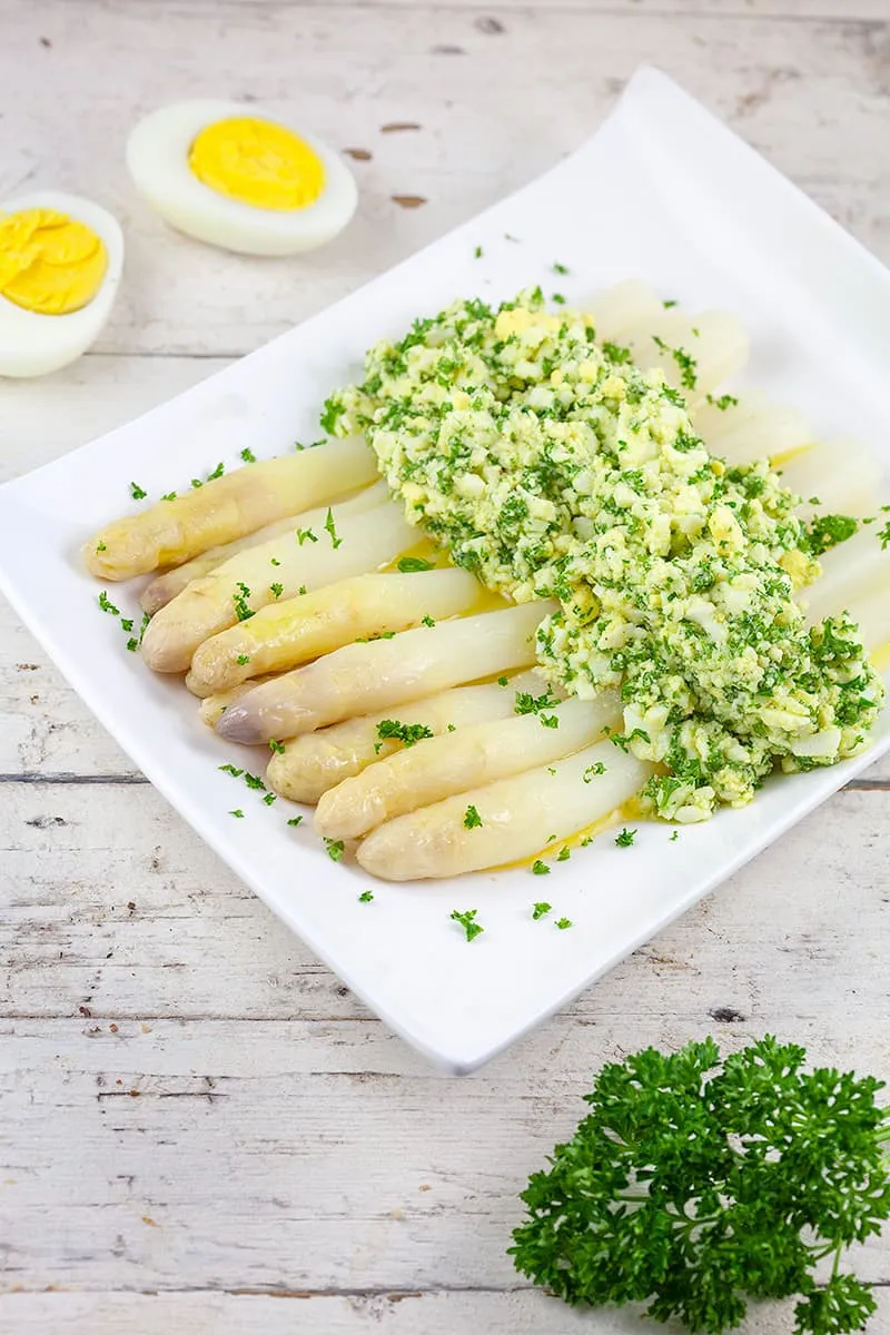 Asparagus à la Flamande