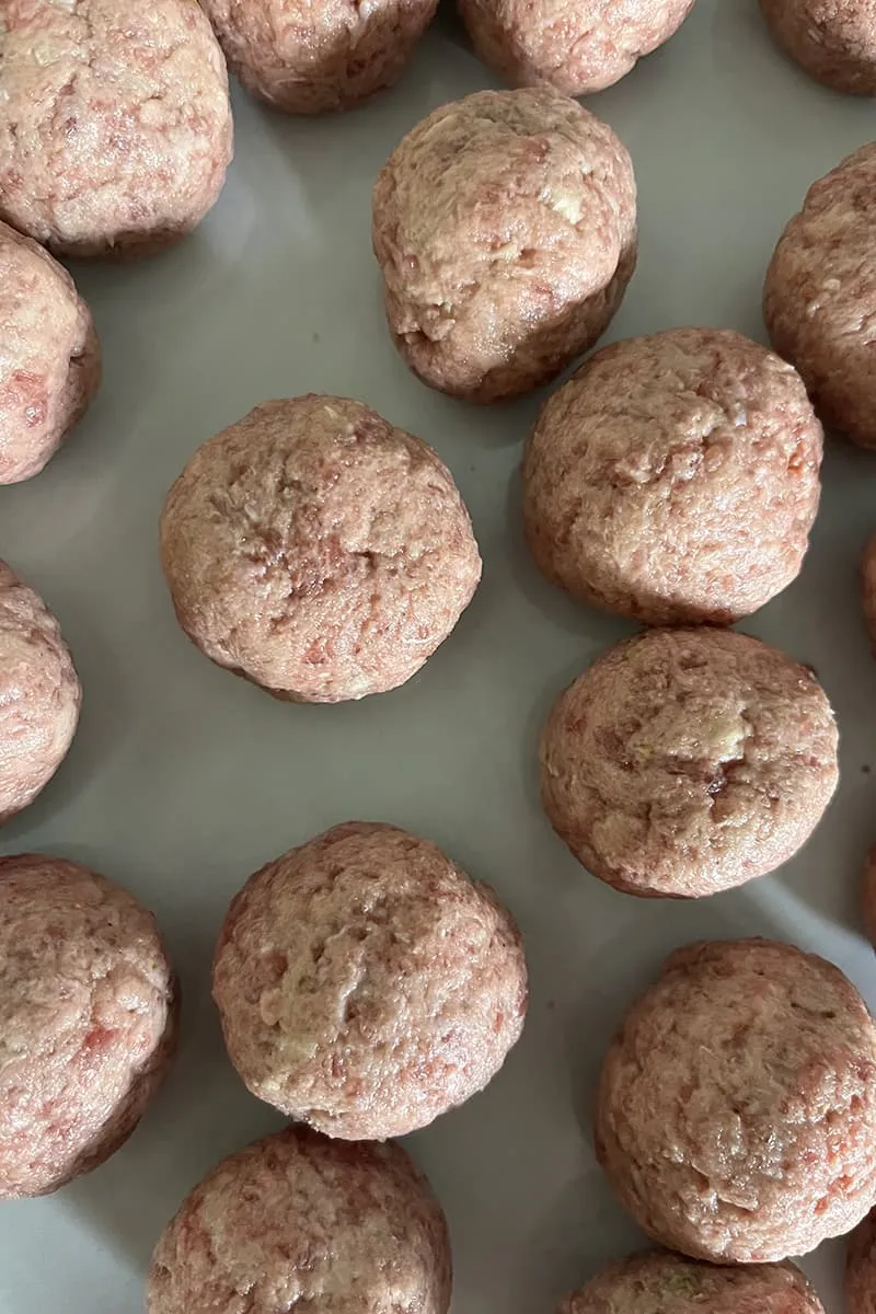 Preparation of bakso soup meatballs