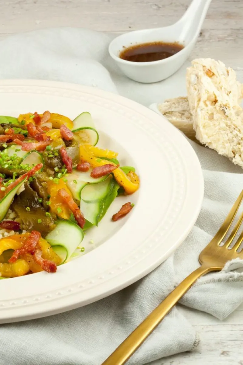 Bulgur salad with roasted bell peppers