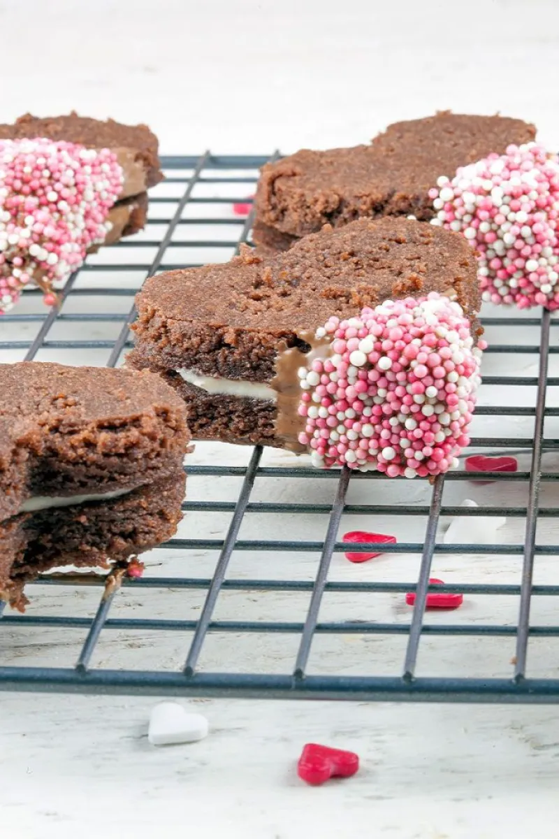 Valentine's day chocolate dip cookies