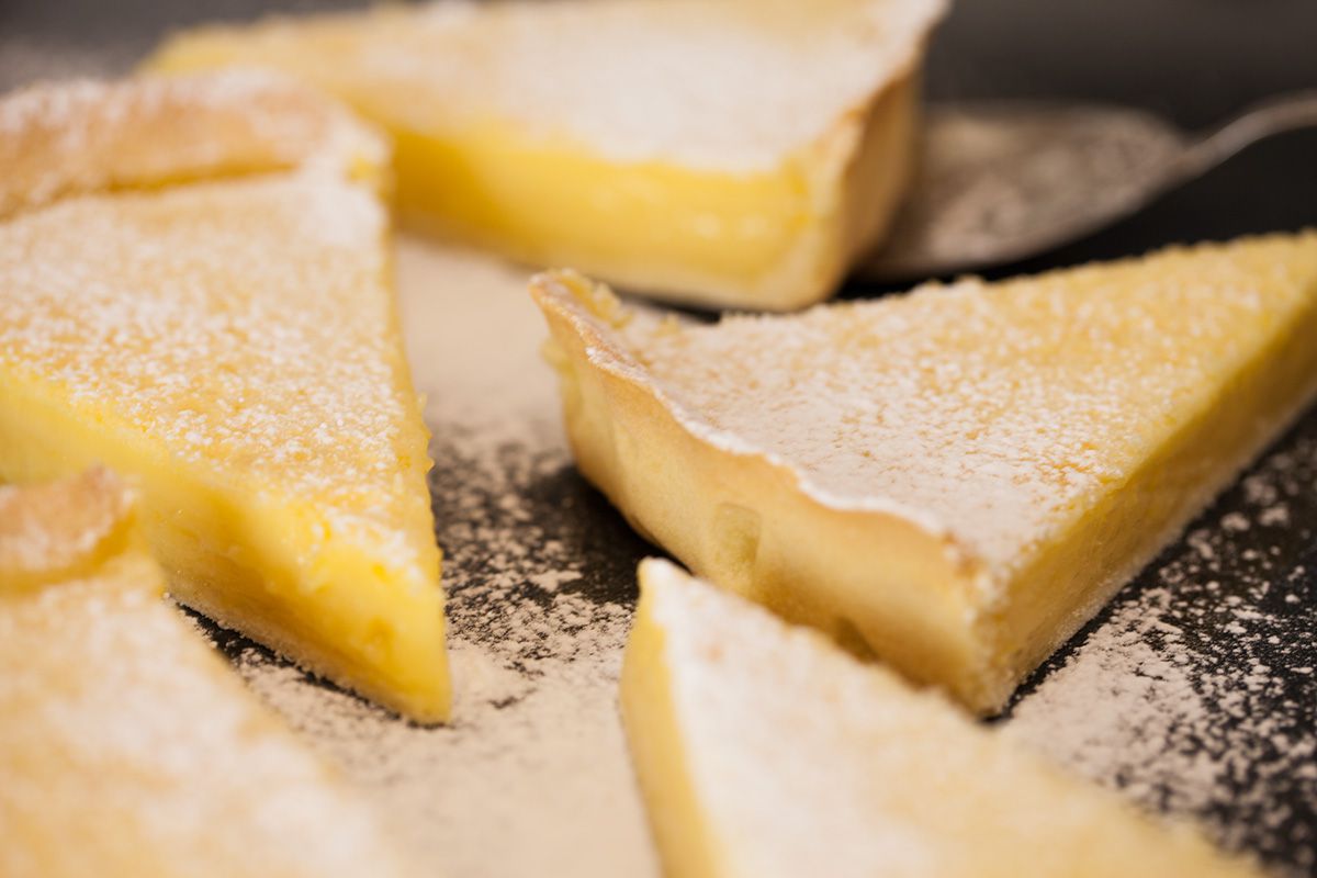 French lemon tart (tarte au citron)