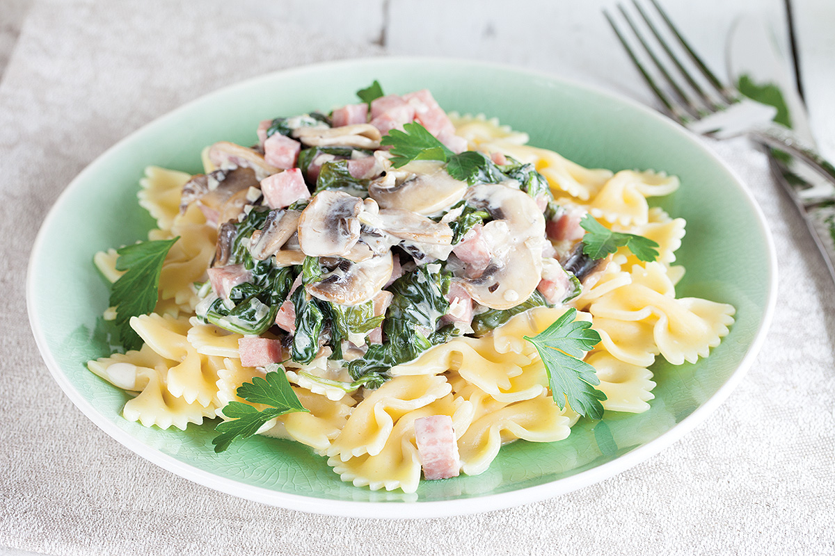 Ham mushroom and spinach farfalle