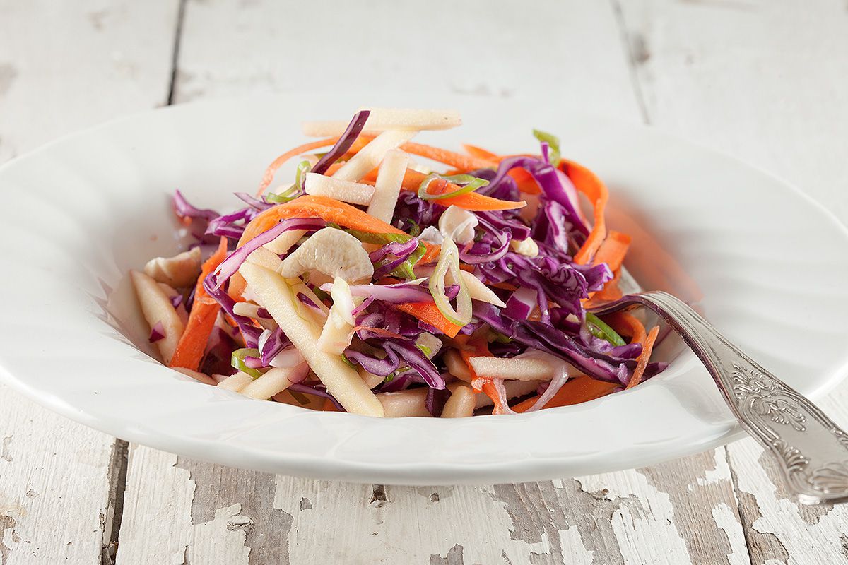 Red cabbage and carrot slaw