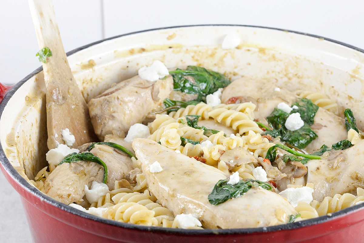 Creamy chicken pesto pasta