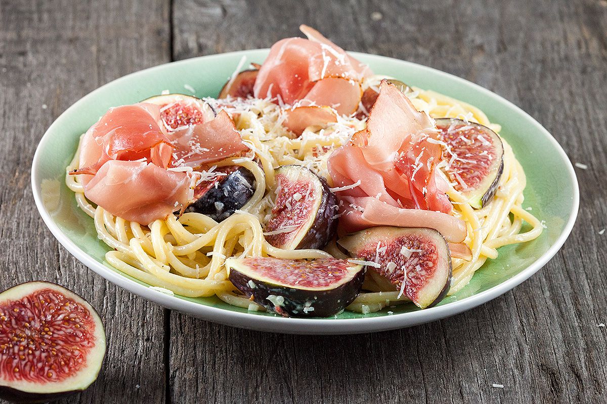 Figs and ham pasta