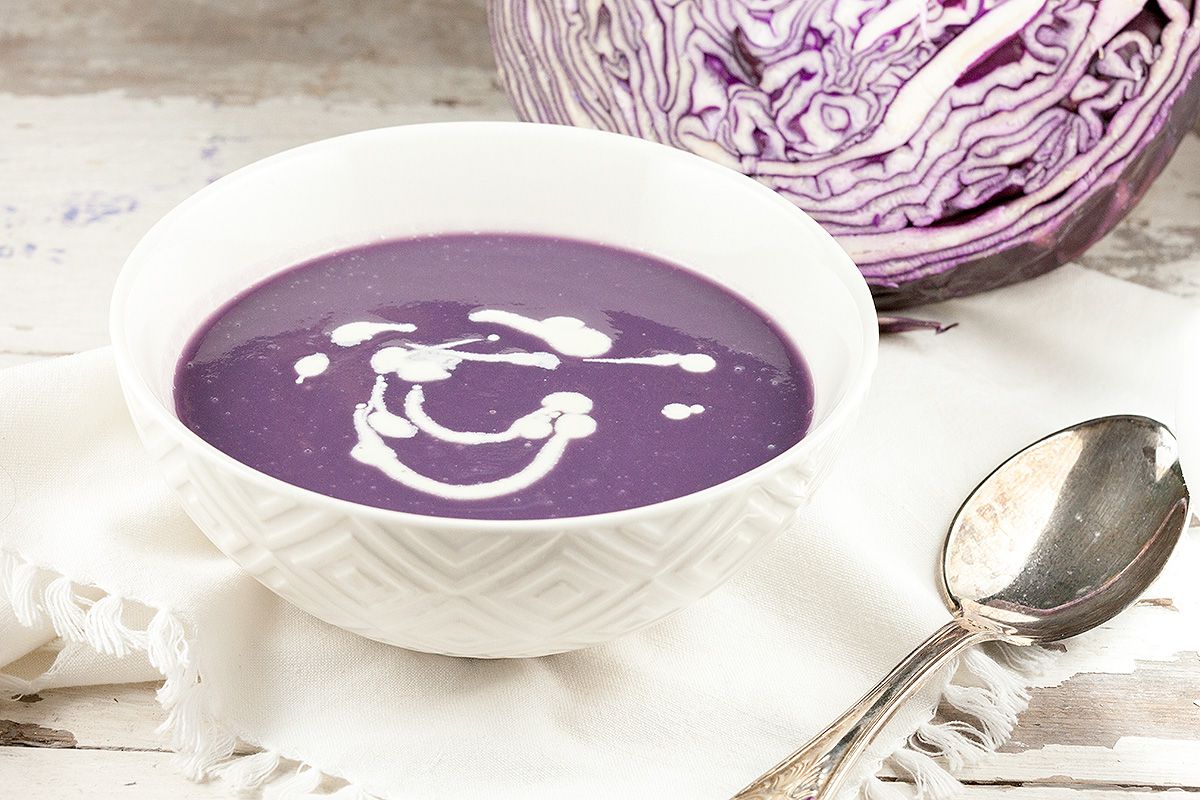 Red cabbage soup